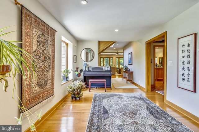 $1,550,000 | 725 Timber Branch Drive, Alexandria, VA 22302