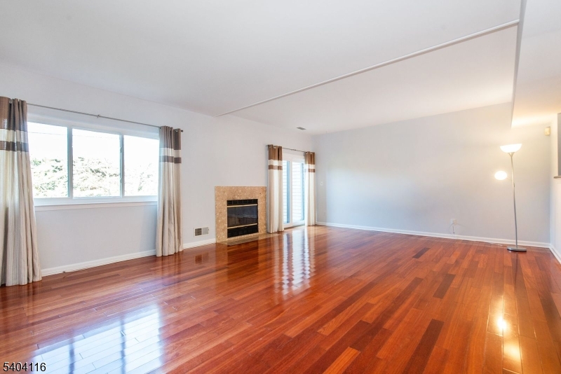 173 Castle Ridge Drive East Hanover, NJ 07936 - Photo 3 of 27