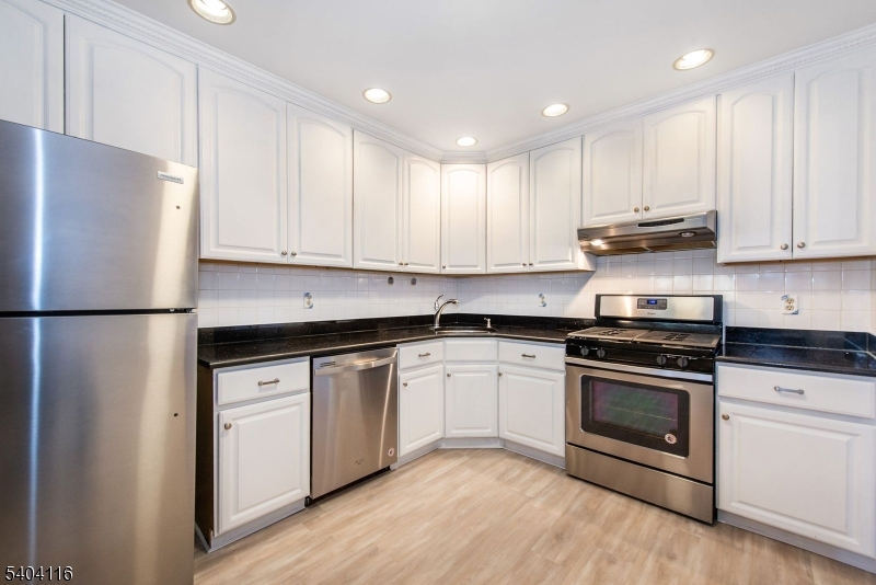 173 Castle Ridge Drive East Hanover, NJ 07936 - Photo 7 of 27