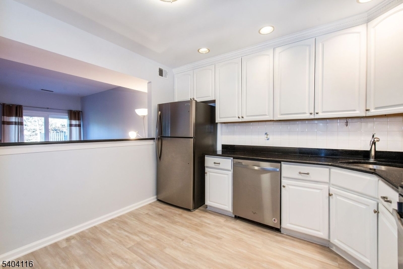 173 Castle Ridge Drive East Hanover, NJ 07936 - Photo 8 of 27