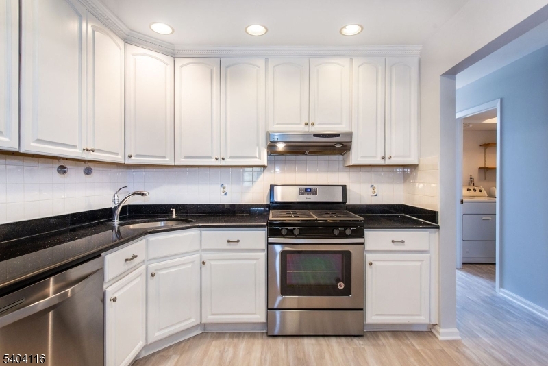 173 Castle Ridge Drive East Hanover, NJ 07936 - Photo 9 of 27