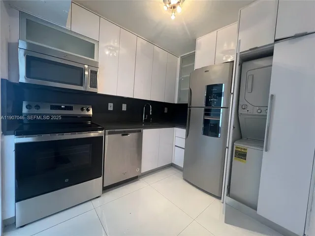 $3,000 | 3731 North Country Club Drive, Unit 622, Aventura, FL 33180