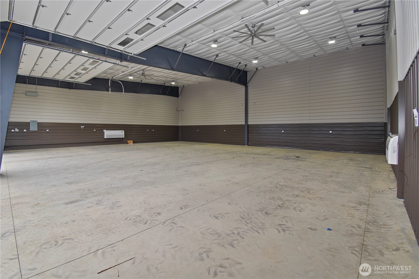4081 Highway 970, Unit B3 Cle Elum, WA 98922 - Photo 8 of 33 a view of an empty room