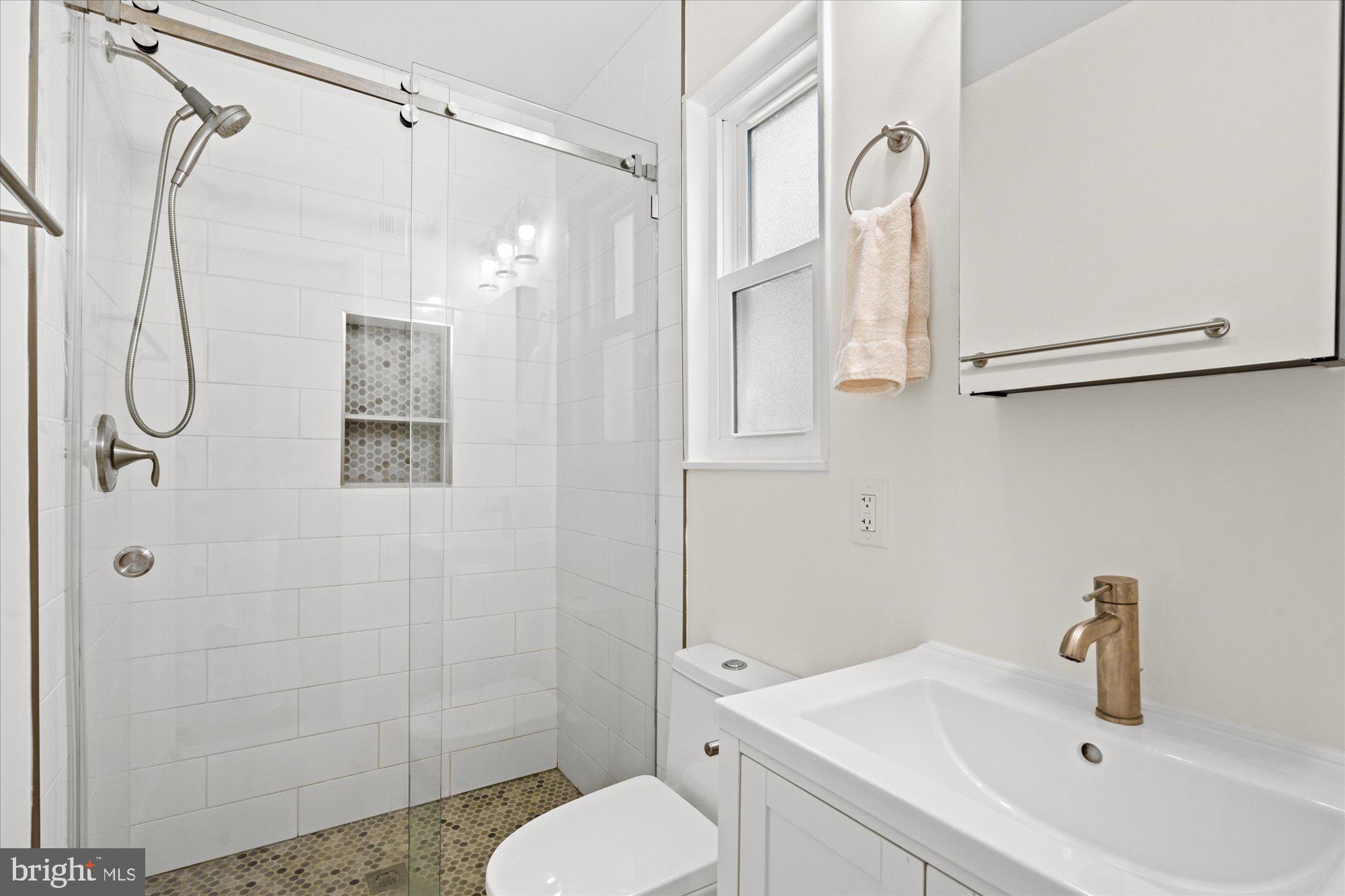 2317 Ross Road Silver Spring, MD 20910 - Photo 17 of 28 Ensuite primary bath