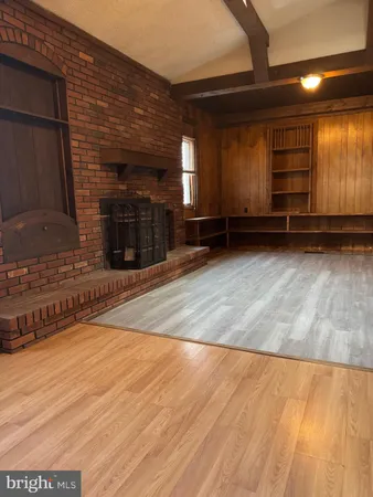 a view of a livingroom with an empty space
