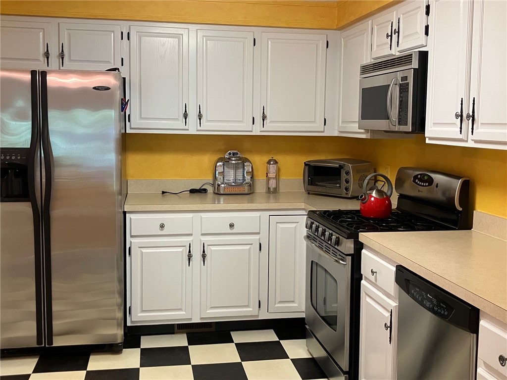 154 Bear Hill Road, Unit 204 Cumberland, RI 02864 - Photo 8 of 39 Gallery Image 8