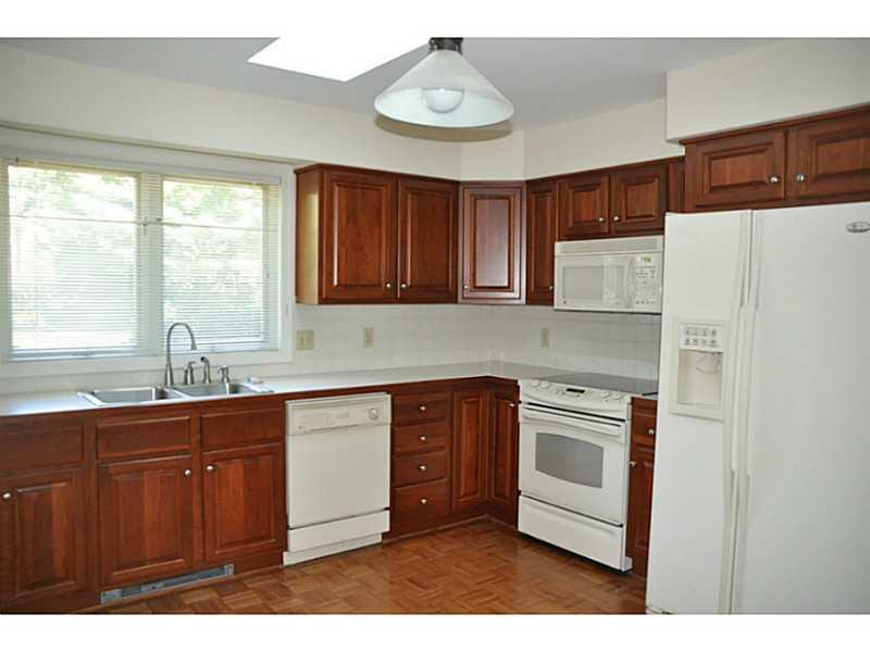 20 Foreside Common Road, Unit 20 Falmouth, ME 04105 - Photo 7 of 22 Kitchen.