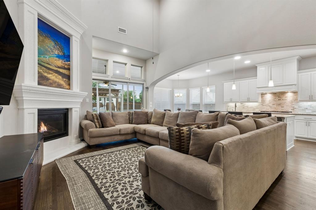1119 Rolling Thunder Road Frisco, TX 75036 - Photo 4 of 40
