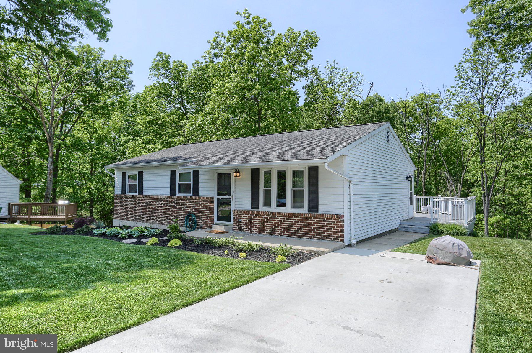 1114 Old Pond Road Harrisburg, PA 17112 - Photo 2 of 32