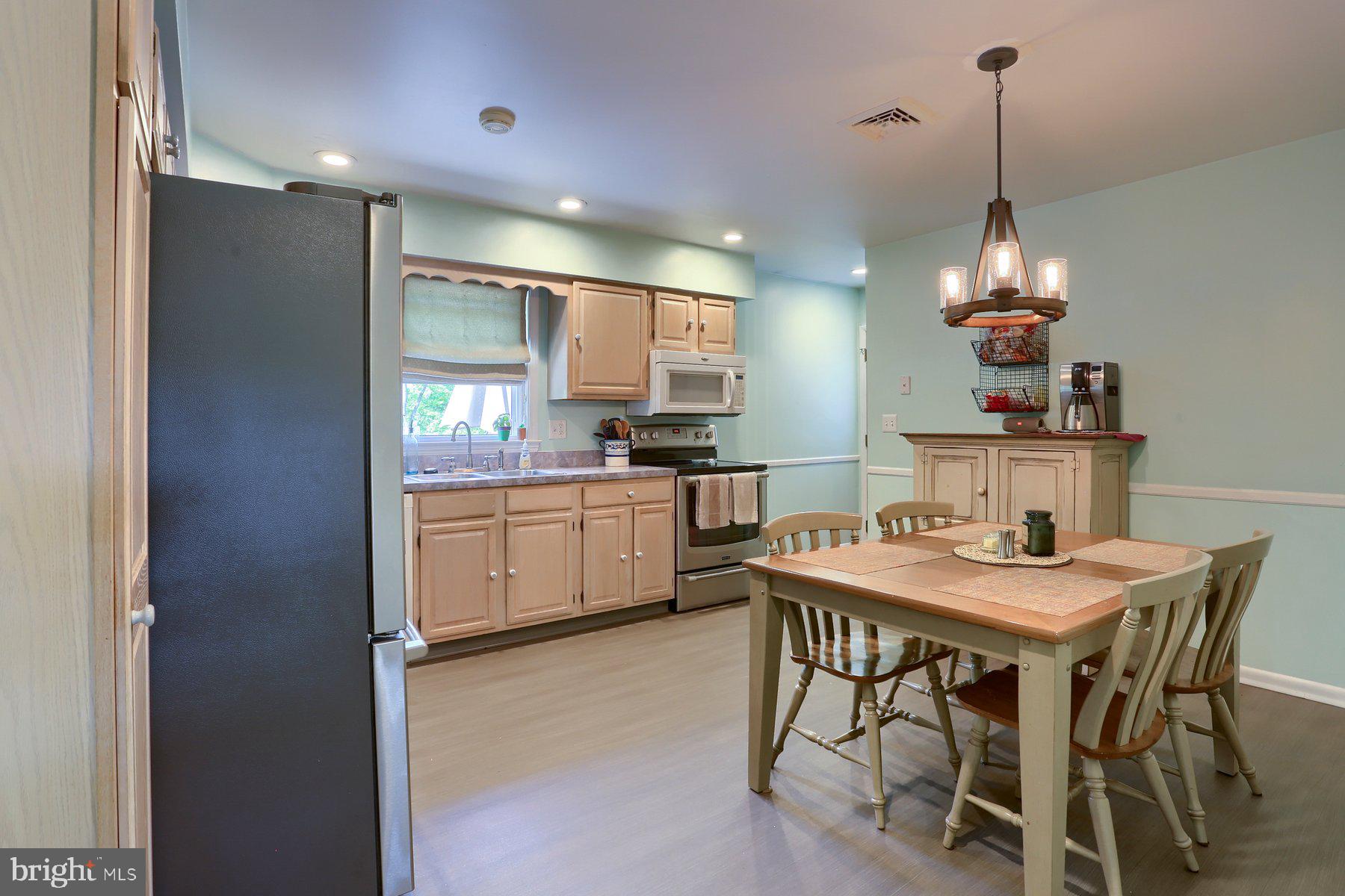 1114 Old Pond Road Harrisburg, PA 17112 - Photo 7 of 32