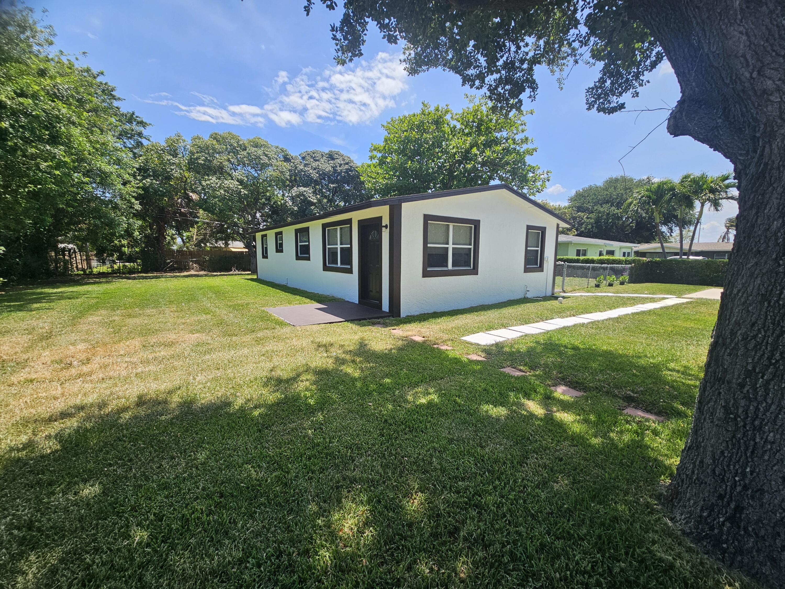 1605 West 10th Street Riviera Beach, FL 33404 - Photo 12 of 52 20260509_140229