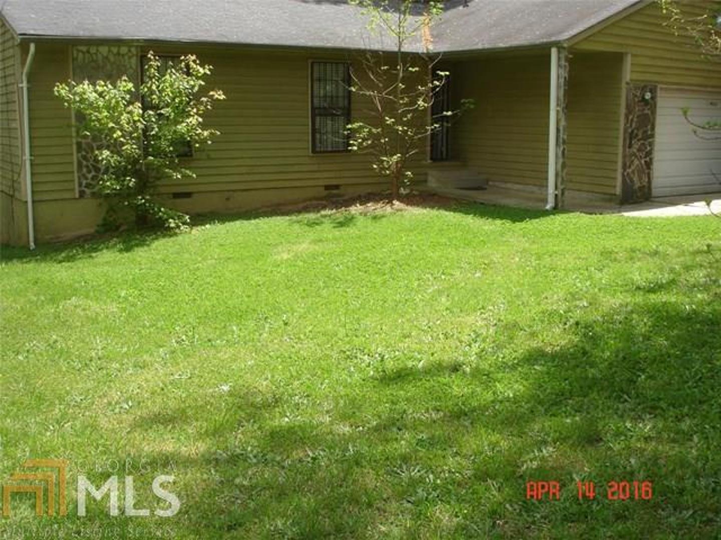 9054 Thomas Road Jonesboro, GA 30238 - Photo 1 of 1 a view of a backyard