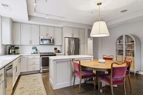 $550,000 | 3970 Wooddale Avenue South, Unit 201D, St. Louis Park, MN 55416