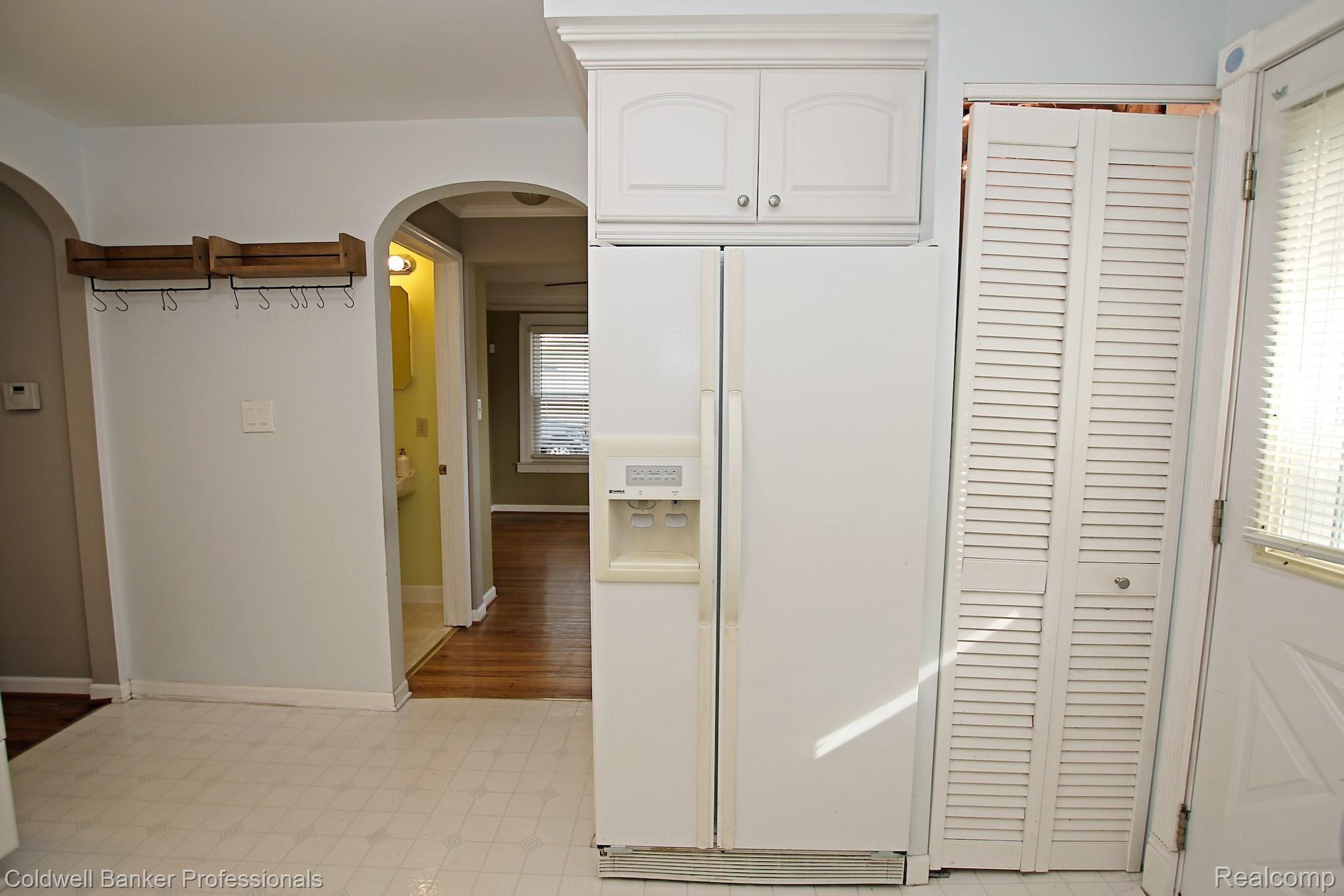 2696 Wakefield Road Berkley, MI 48072 - Photo 12 of 38 12) Kitchen.jpg