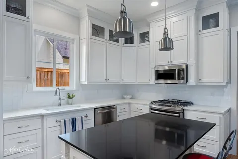 $430,000 | 2111 Bridgewater Avenue, Shreveport, LA 71106