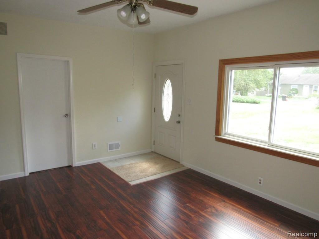 3854 Mapleleaf Road Waterford, MI 48328 - Photo 9 of 34 3854 MAPLELEAF WATERFORD , (27).jpg
