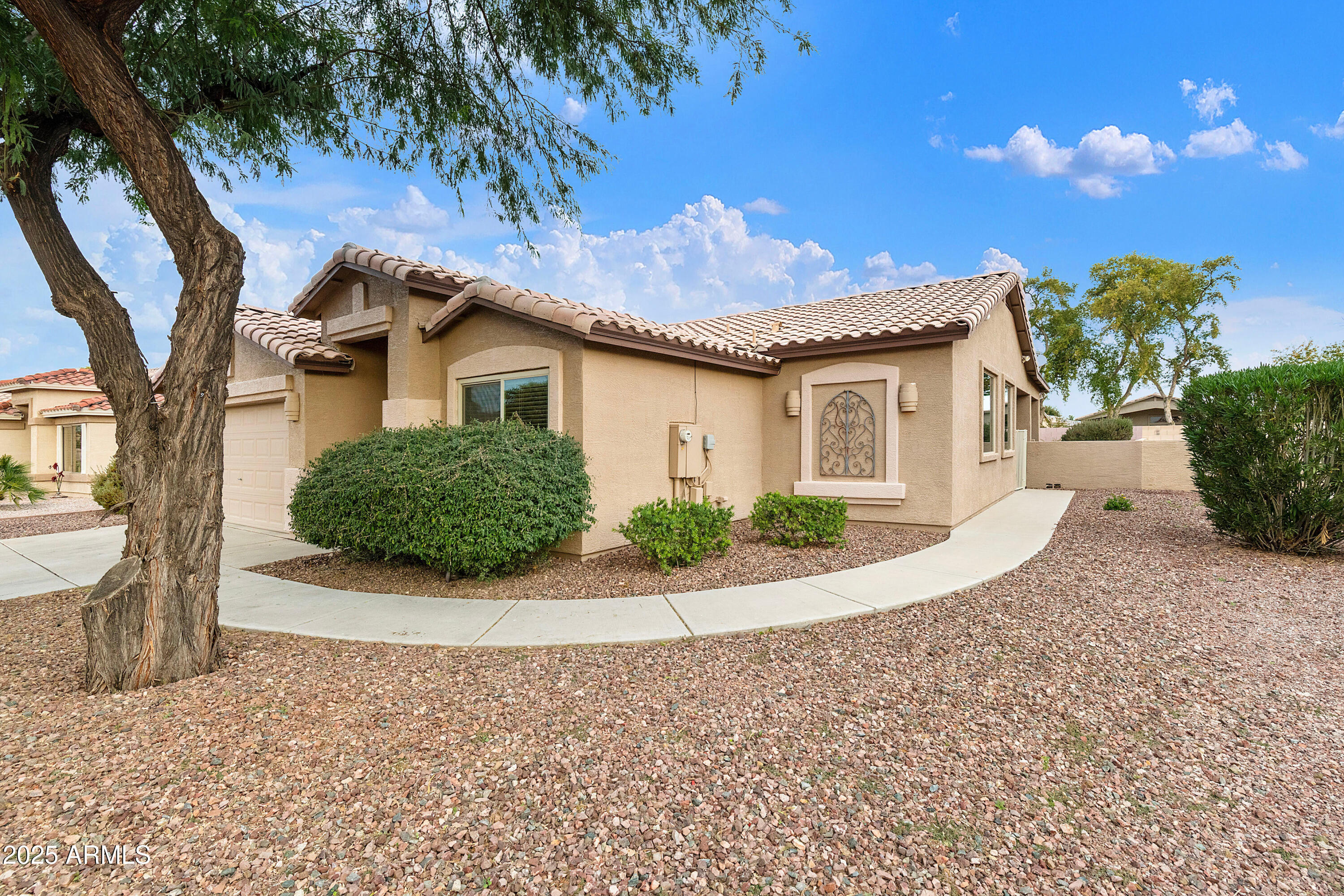 4300 East Cassia Lane Gilbert, AZ 85298 - Photo 4 of 54 a view of a house with a sink and garden