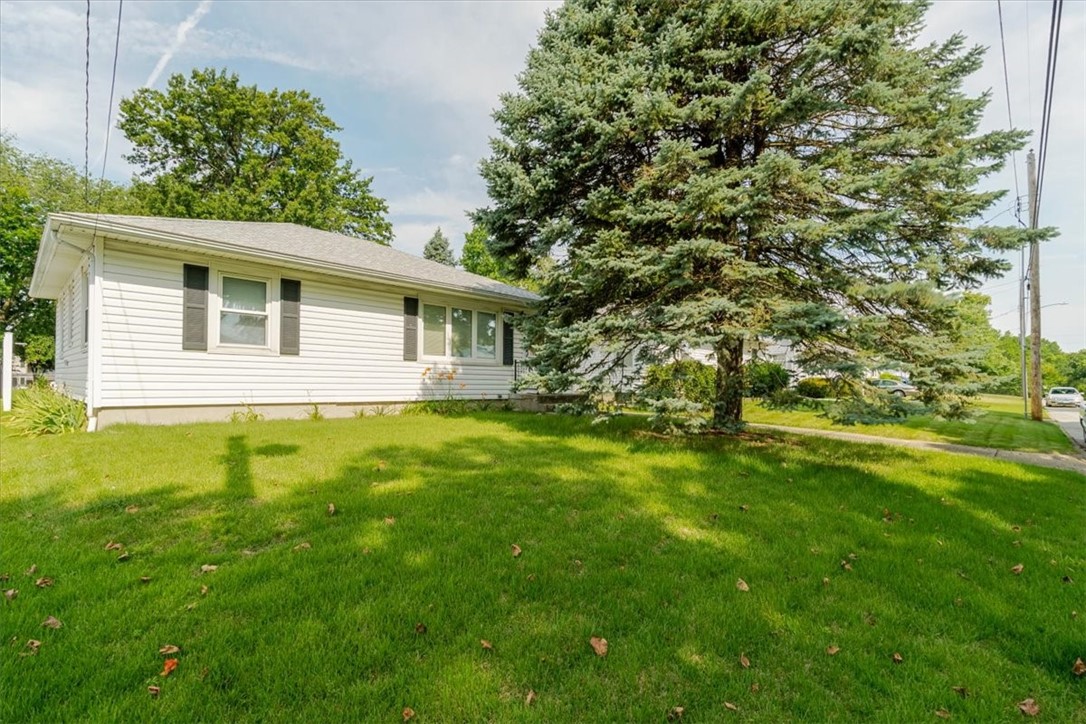 2417 North Maple Avenue Decatur, IL 62526 - Photo 2 of 27