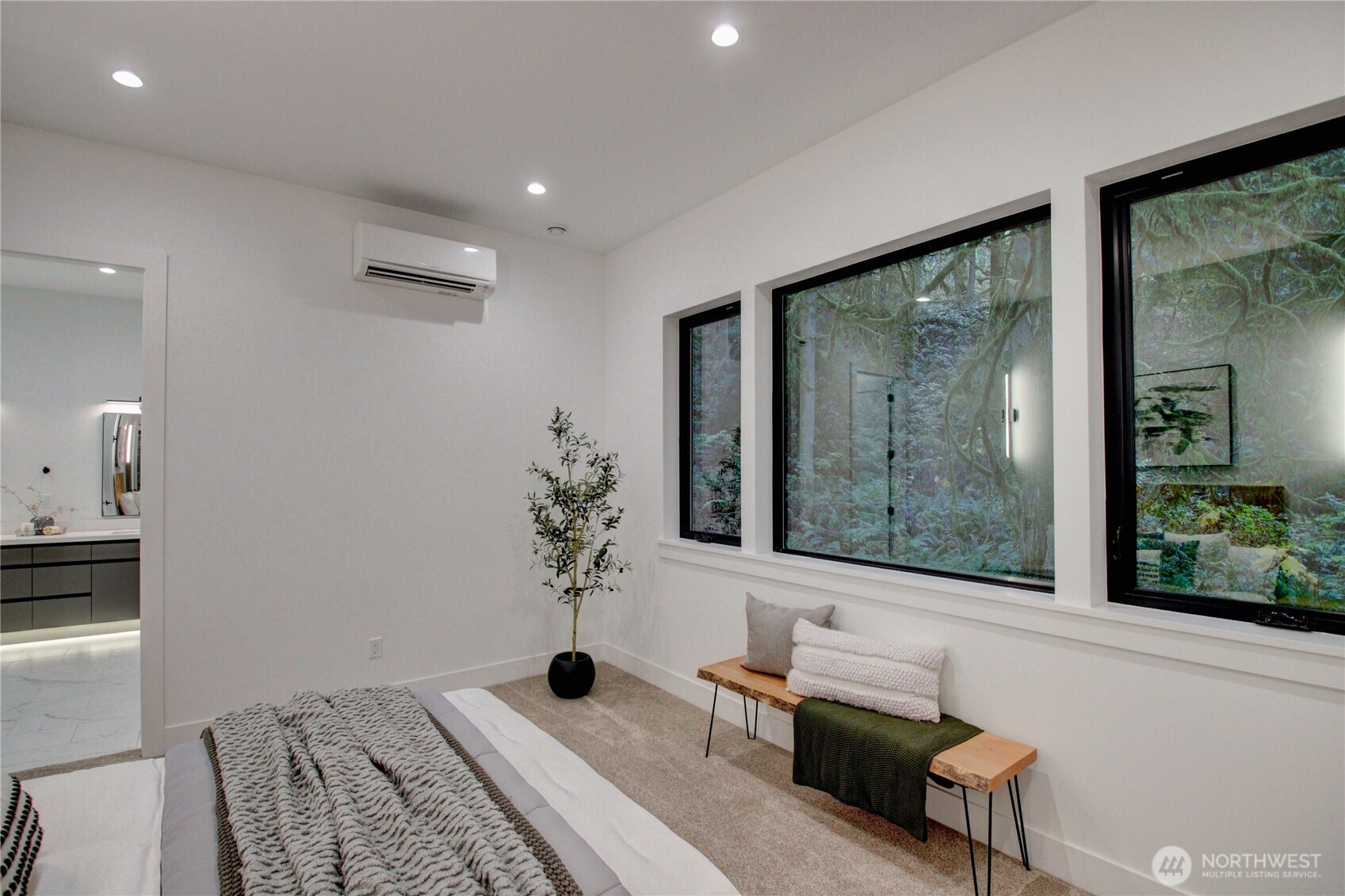 3 Cayuse Court Bellingham, WA 98229 - Photo 28 of 40 a living room with furniture and a potted plant