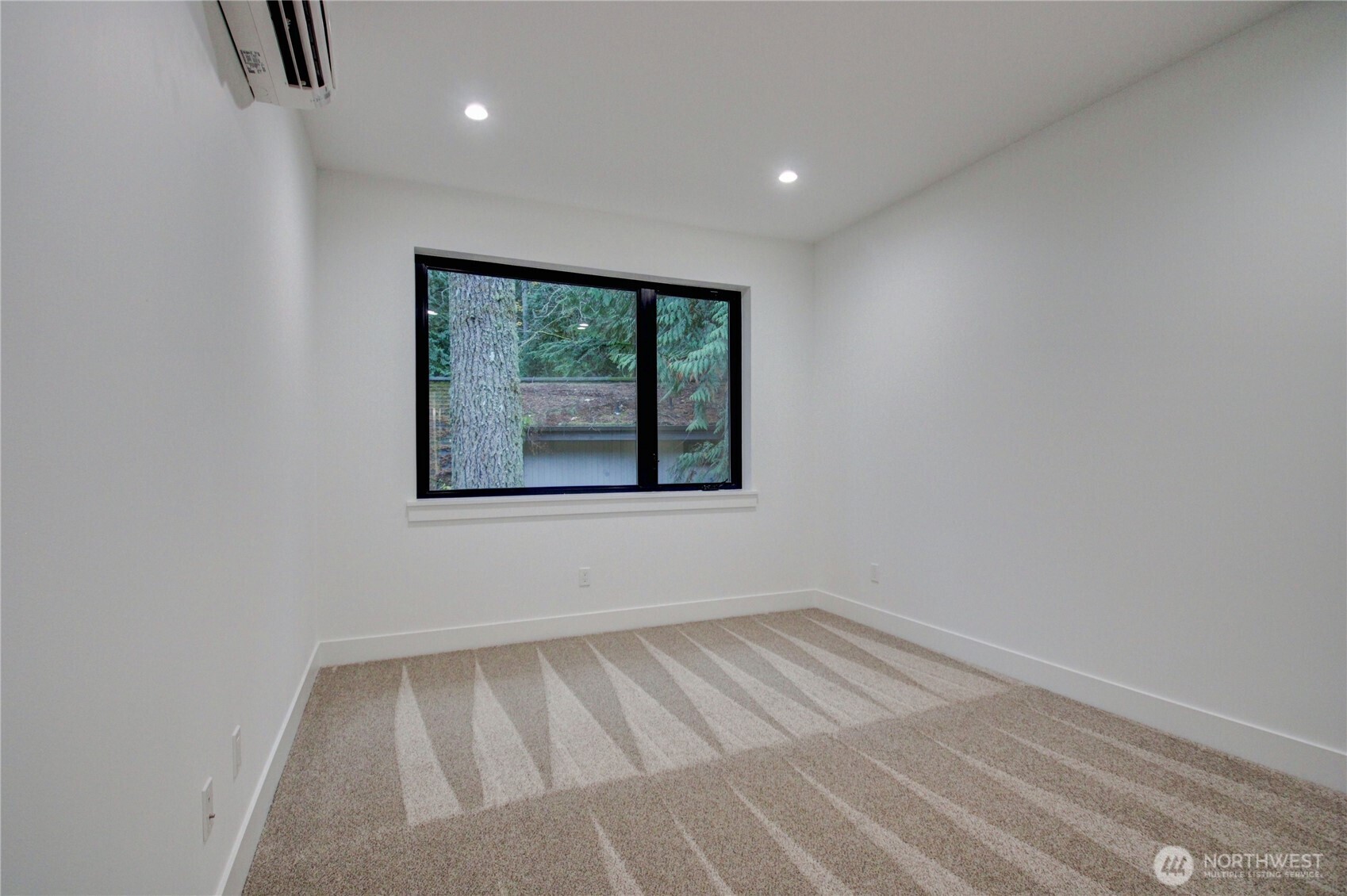 3 Cayuse Court Bellingham, WA 98229 - Photo 40 of 40 an empty room with a window