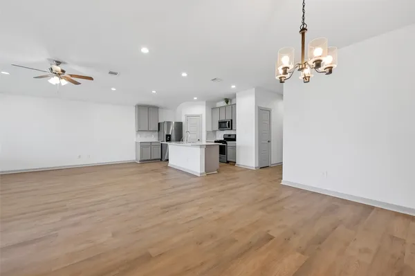 $2,200 | 827 Silver Kettle Drive, Rosharon, TX 77583