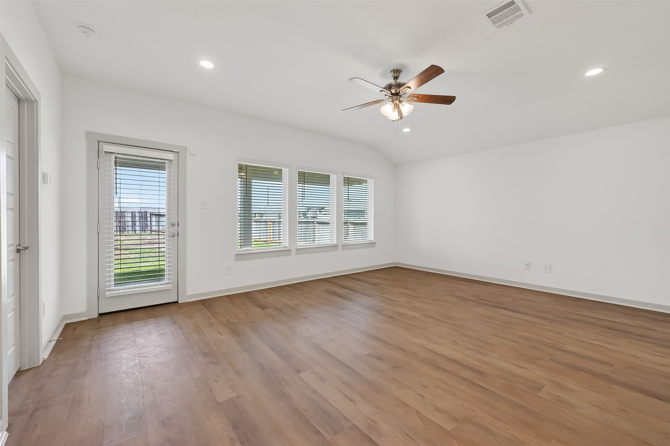 827 Silver Kettle Drive Rosharon, TX 77583 - Photo 6 of 28