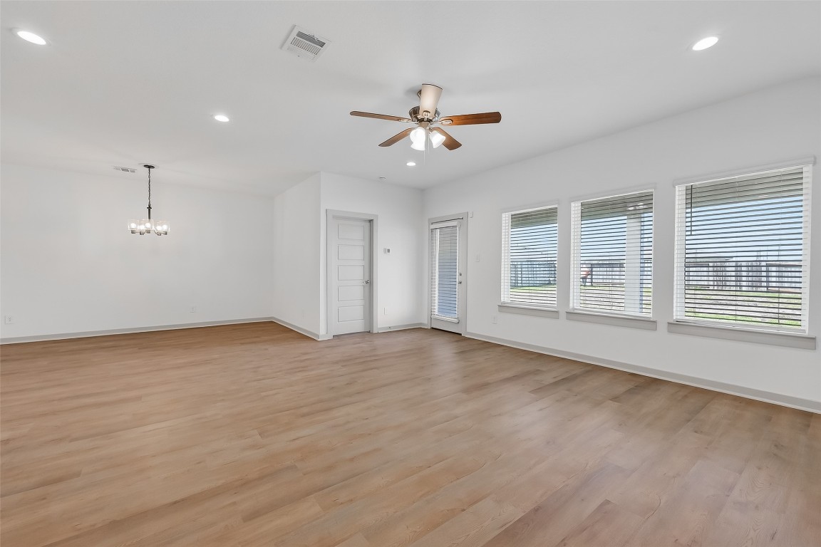 827 Silver Kettle Drive Rosharon, TX 77583 - Photo 7 of 28
