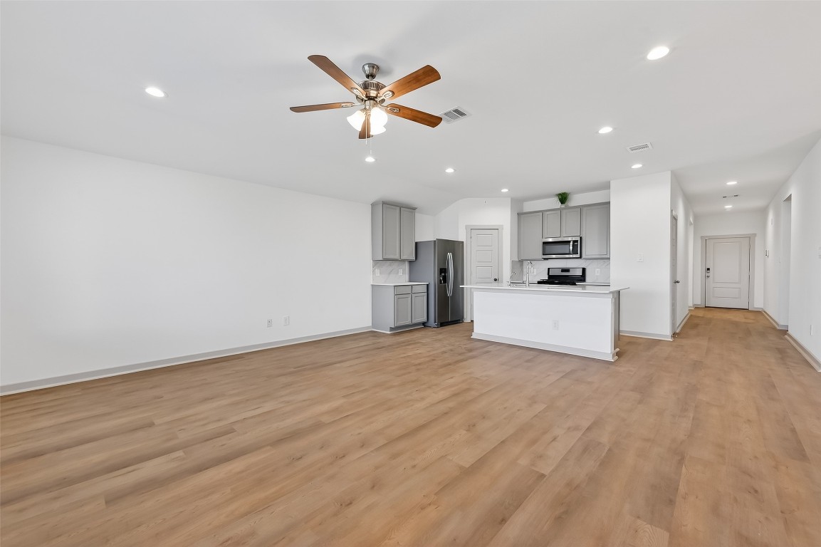 827 Silver Kettle Drive Rosharon, TX 77583 - Photo 9 of 28