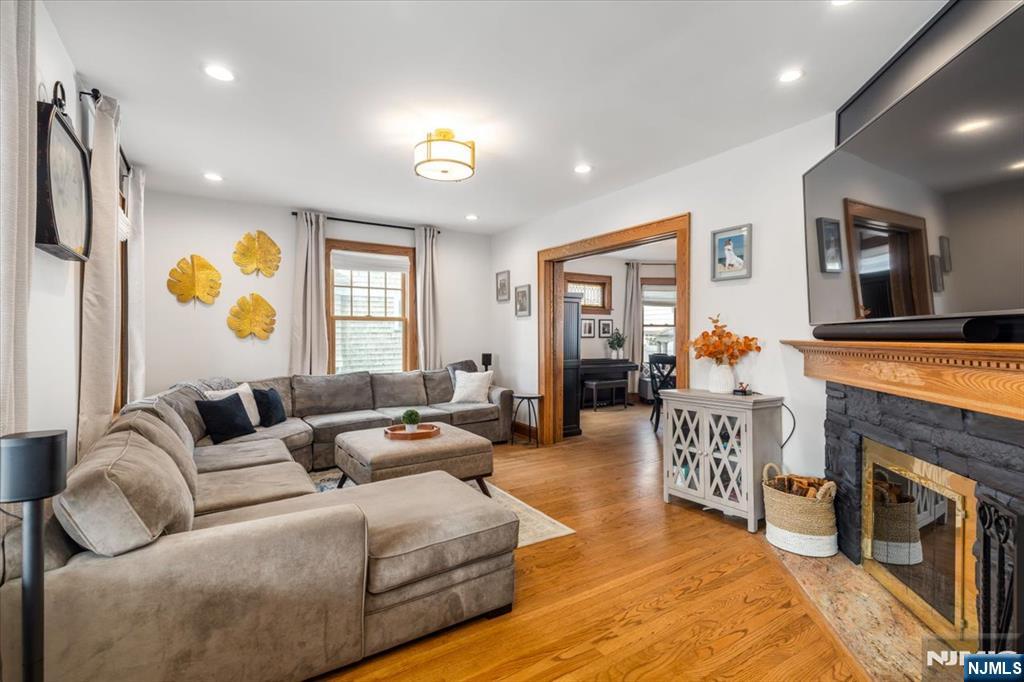 40 Courrier Place Rutherford, NJ 07070 - Photo 6 of 44