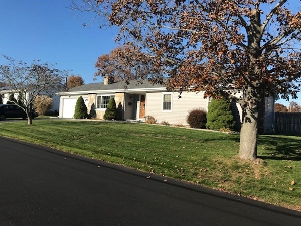 628 Mohawk Road Somerset, MA 02726 - Photo 3 of 25 Gallery Image 3
