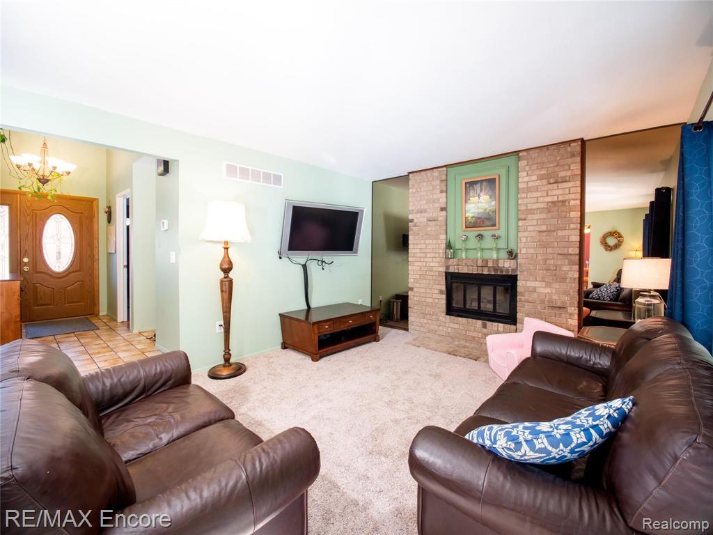 931 Stag Ridge Road Rochester Hills, MI 48309 - Photo 9 of 34