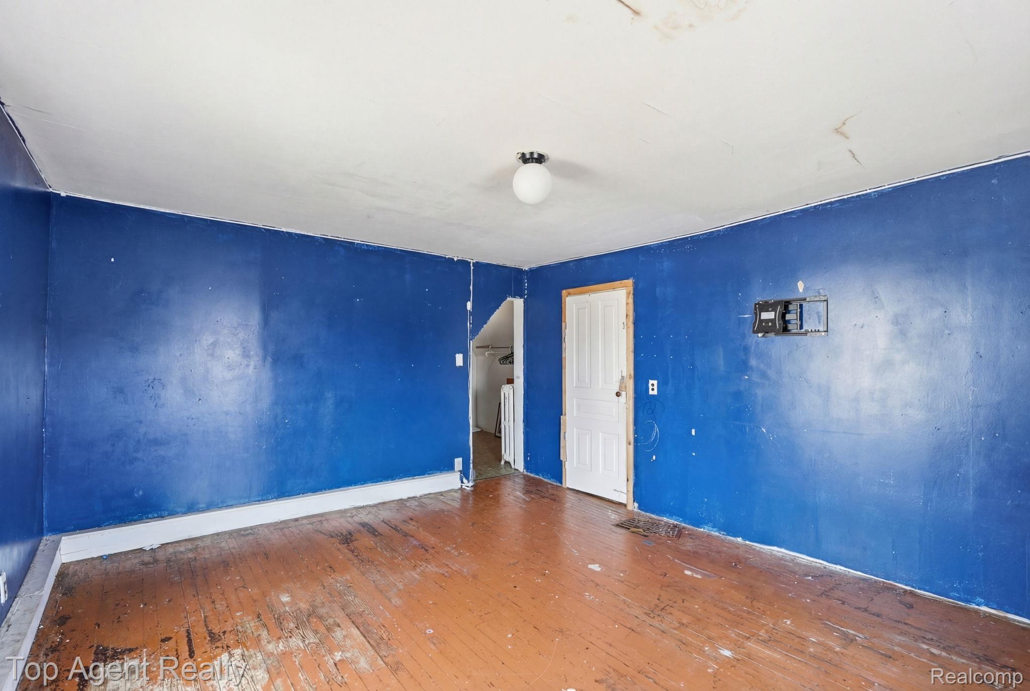 95 West Lapeer Road Peck, MI 48466 - Photo 18 of 33 Spare room with hardwood / wood-style floors and baseboards