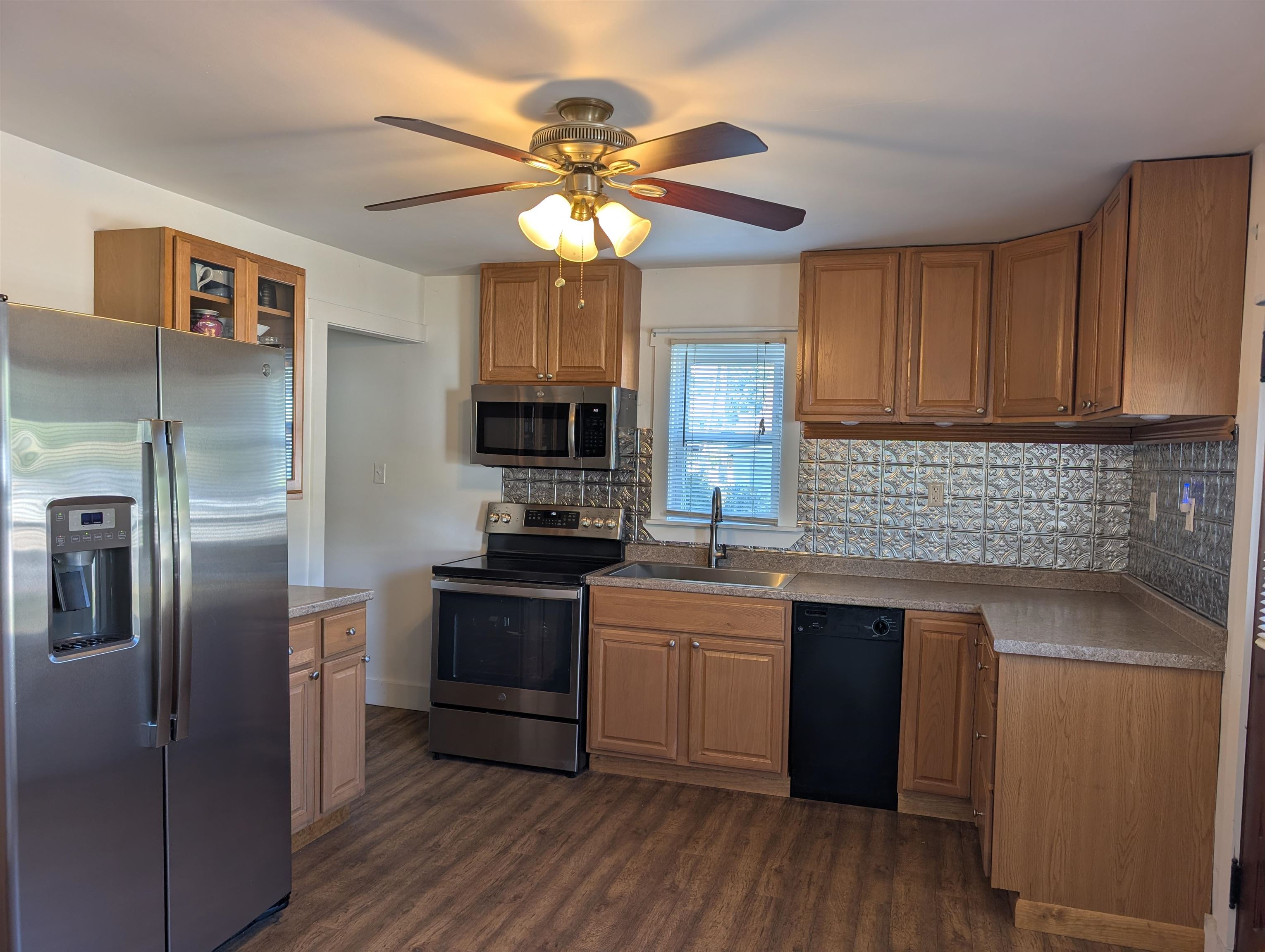 23 Pine Street Gorham, NH 03581 - Photo 8 of 45