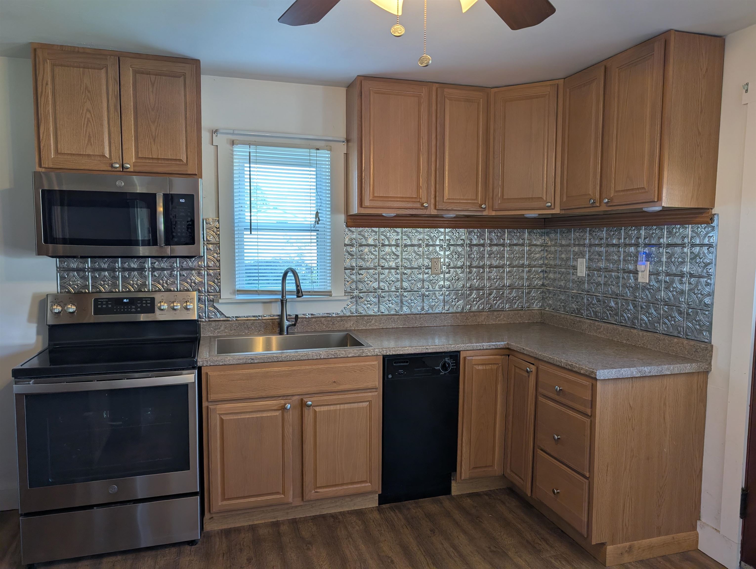 23 Pine Street Gorham, NH 03581 - Photo 9 of 45