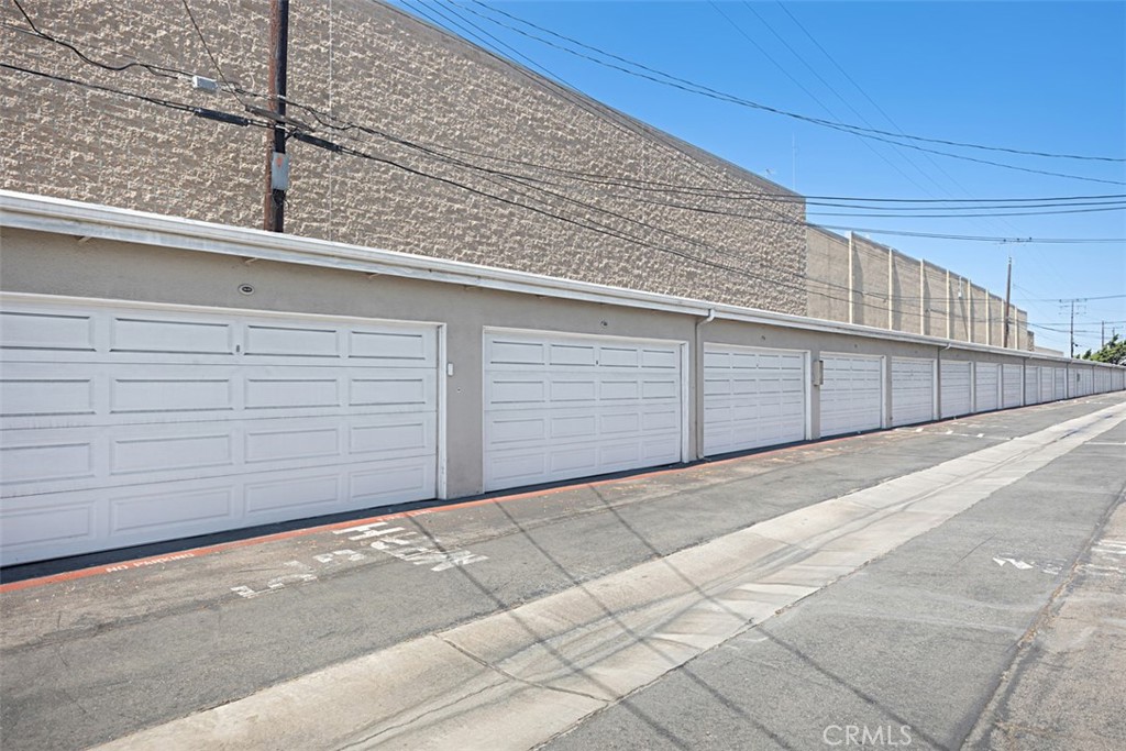 1741 Tustin Avenue, Unit 17C Costa Mesa, CA 92627 - Photo 28 of 36 a view of a garage