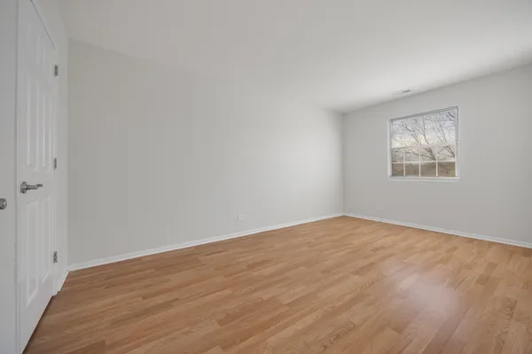 $2,030 | 93 North Victoria Lane, Unit D, Streamwood, IL 60107