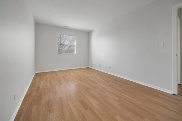 $2,030 | 93 North Victoria Lane, Unit D, Streamwood, IL 60107