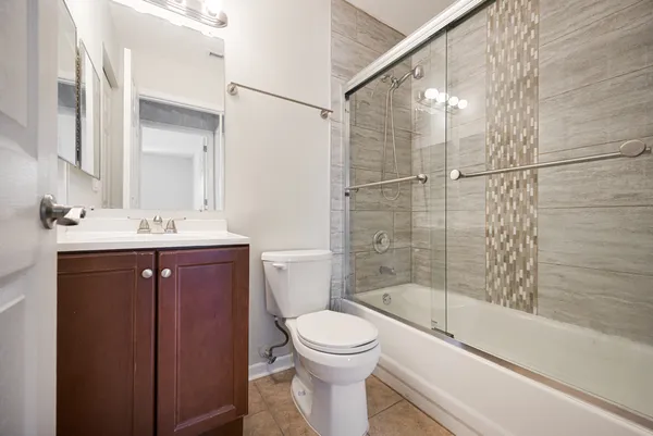 $2,030 | 93 North Victoria Lane, Unit D, Streamwood, IL 60107