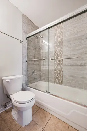 $2,030 | 93 North Victoria Lane, Unit D, Streamwood, IL 60107