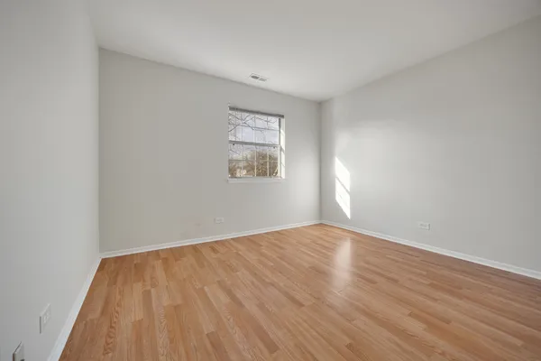 $2,030 | 93 North Victoria Lane, Unit D, Streamwood, IL 60107