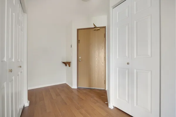 $2,030 | 93 North Victoria Lane, Unit D, Streamwood, IL 60107