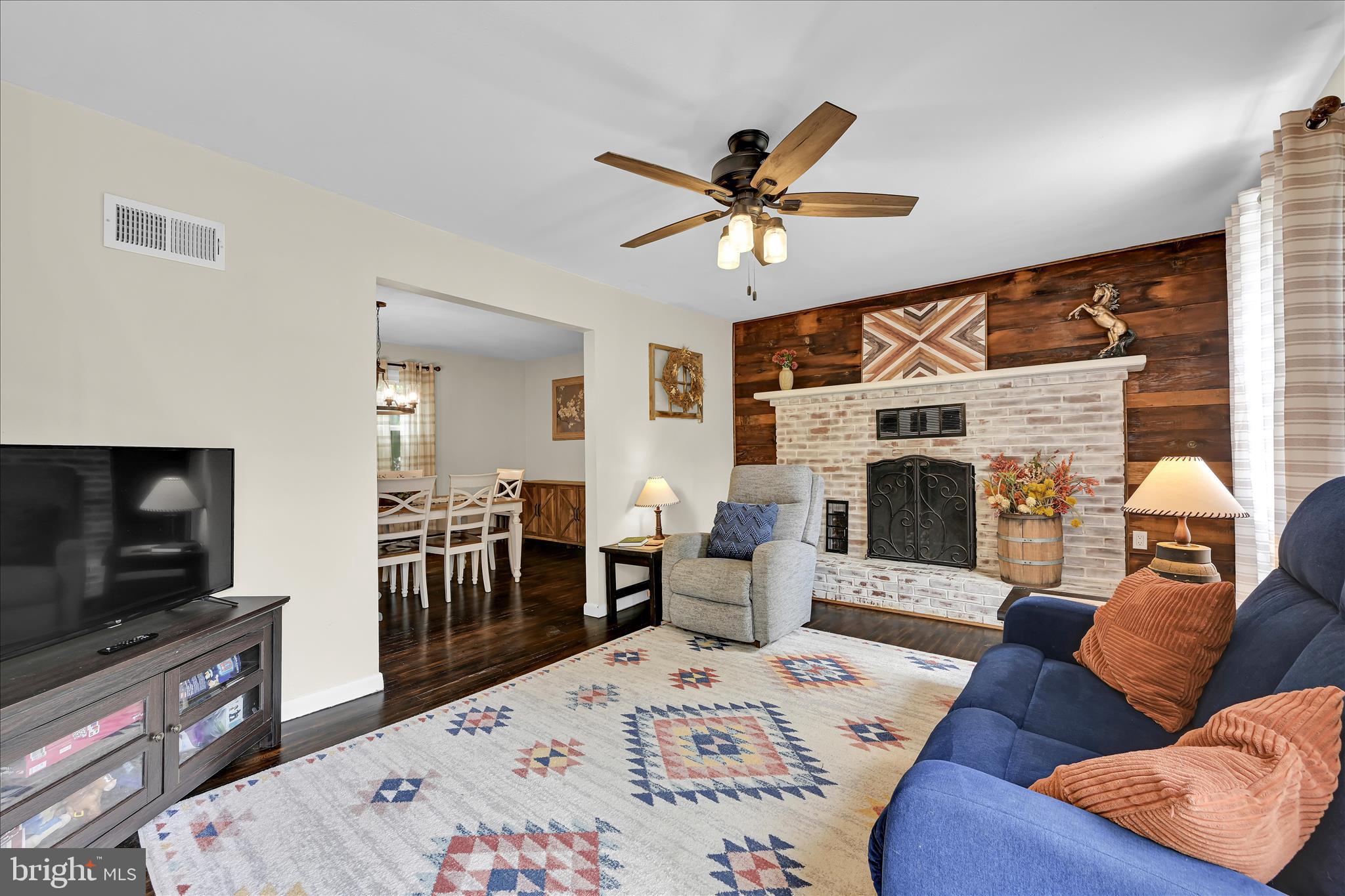 253 Piketown Road Harrisburg, PA 17112 - Photo 11 of 43 Living Area