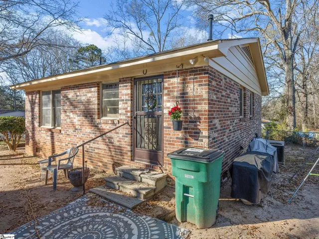 $100,000 | 204 Martha Dendy Drive, Clinton, SC 29325