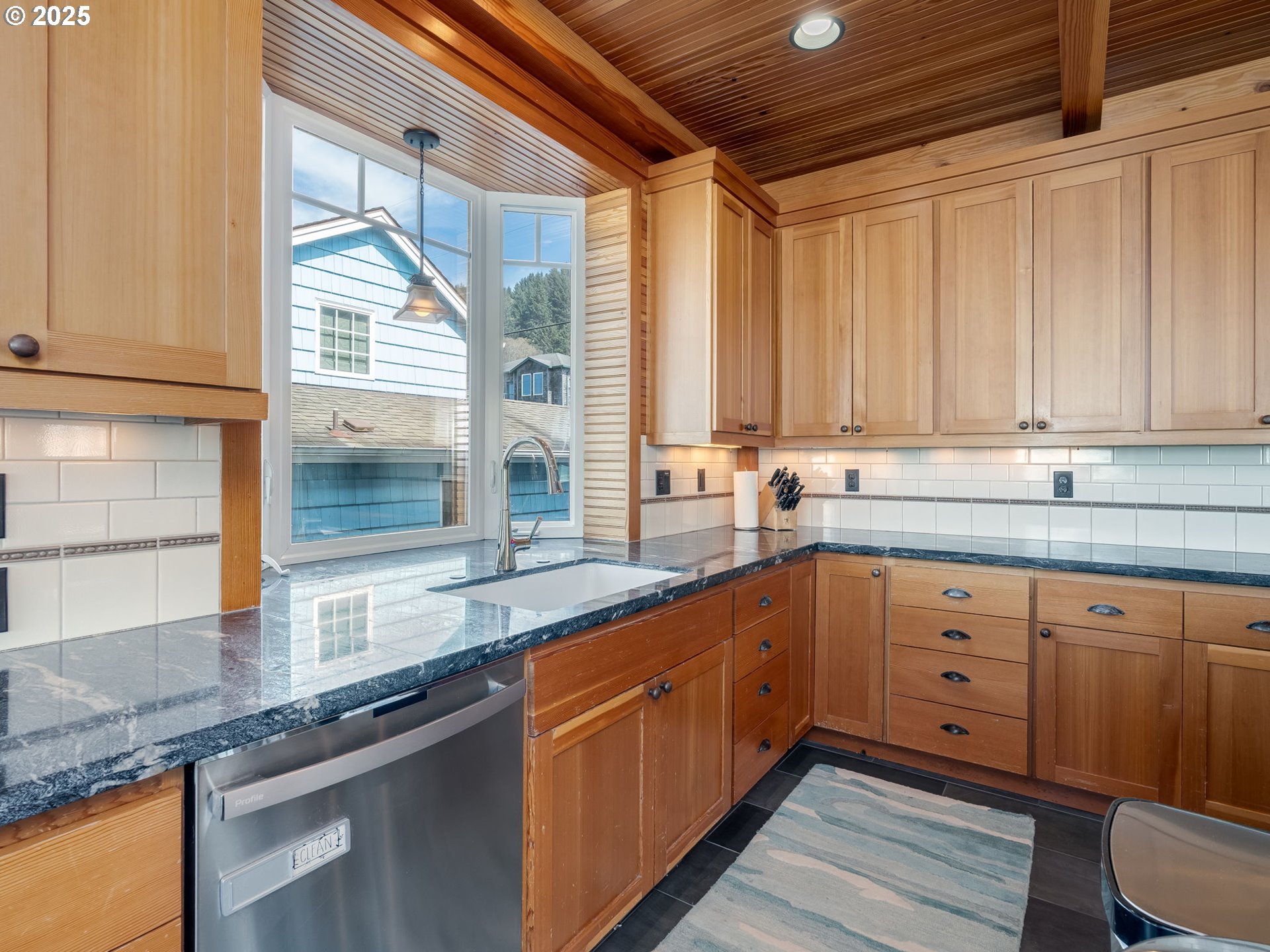 6937 Northwest Logan Road Lincoln City, OR 97367 - Photo 18 of 47