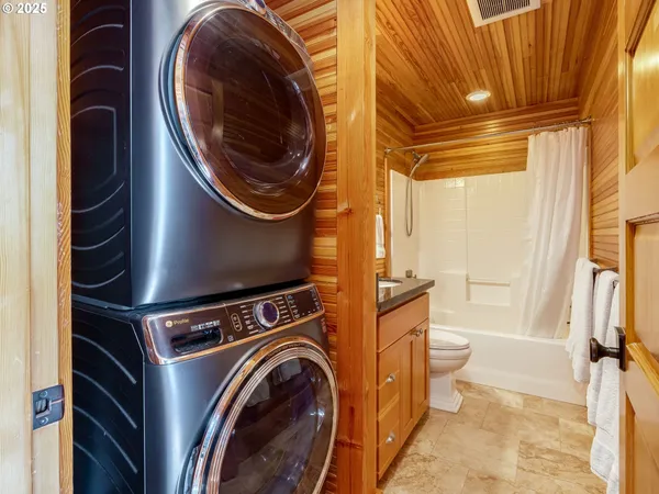 $1,925,000 | 6937 Northwest Logan Road, Lincoln City, OR 97367