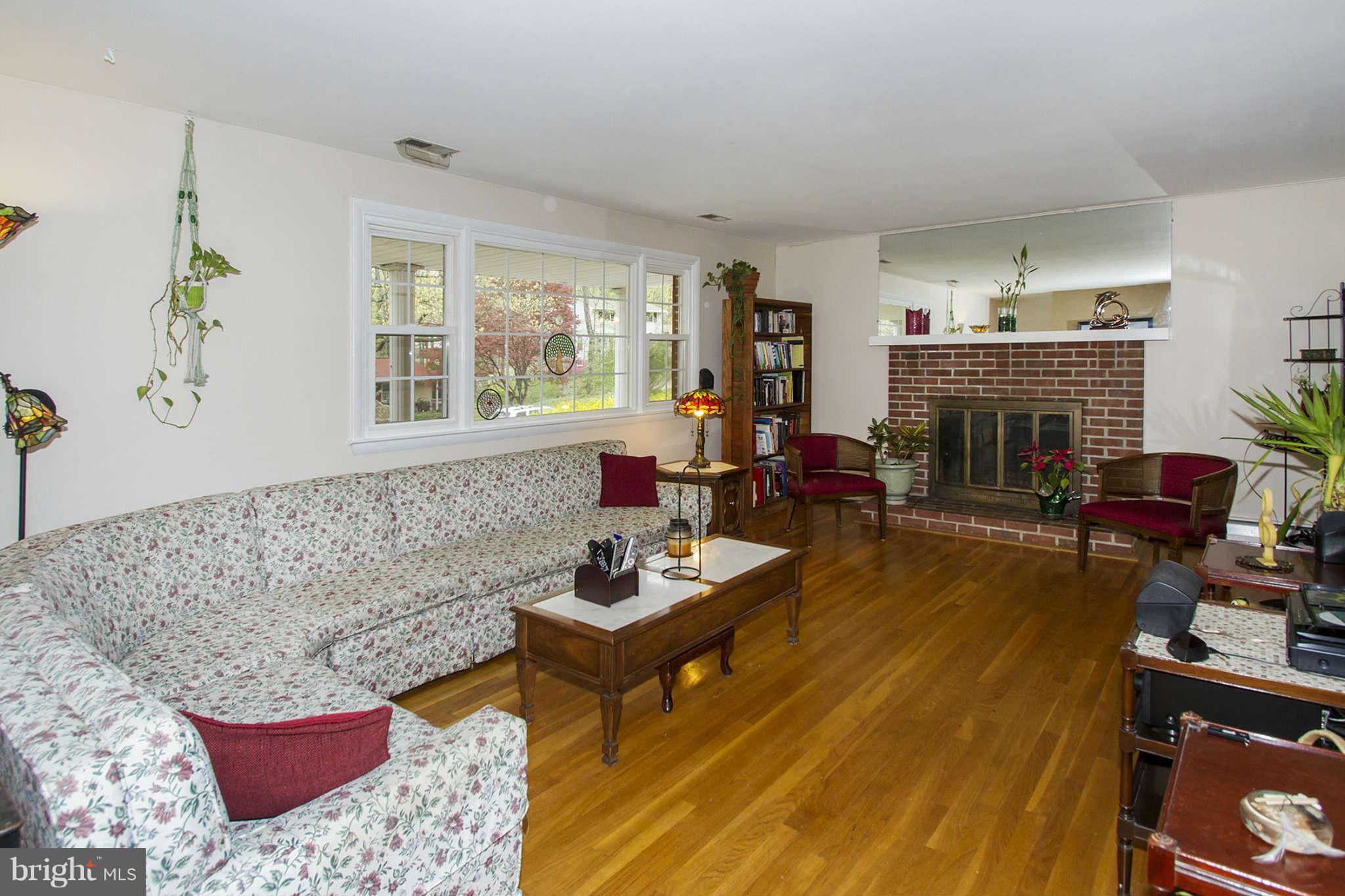 49 Millstone Road Randallstown, MD 21133 - Photo 10 of 27 Living Room