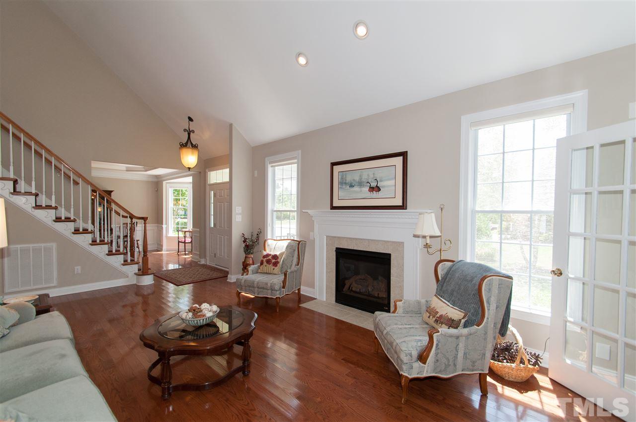 Fireplace, vaulted ceilings, hardwood floors, sexy cat walk, this town home is luxury at it's finest