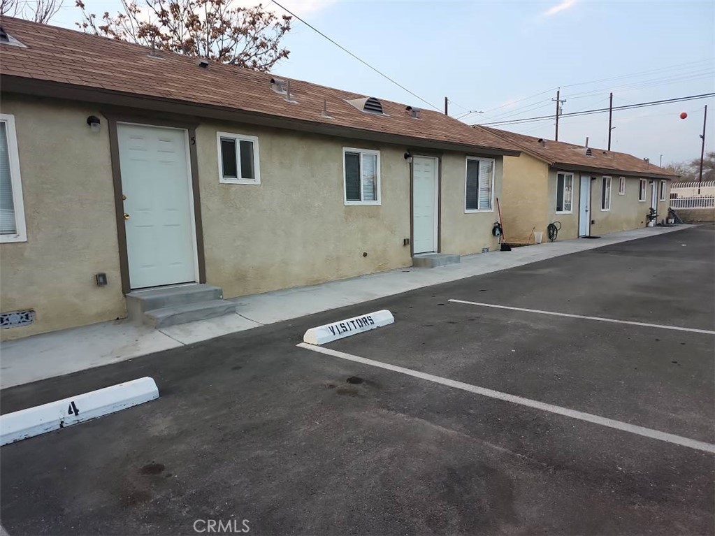 2915 Edison Highway Bakersfield, CA 93307 - Photo 5 of 21 a view of a garage