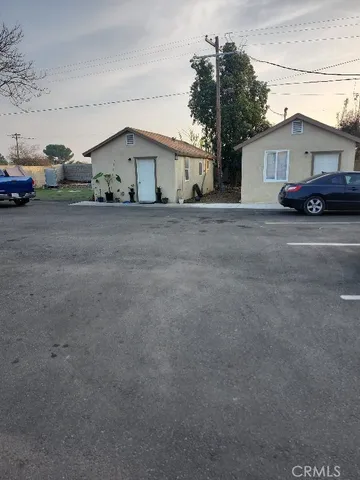 a car parked in front of white house