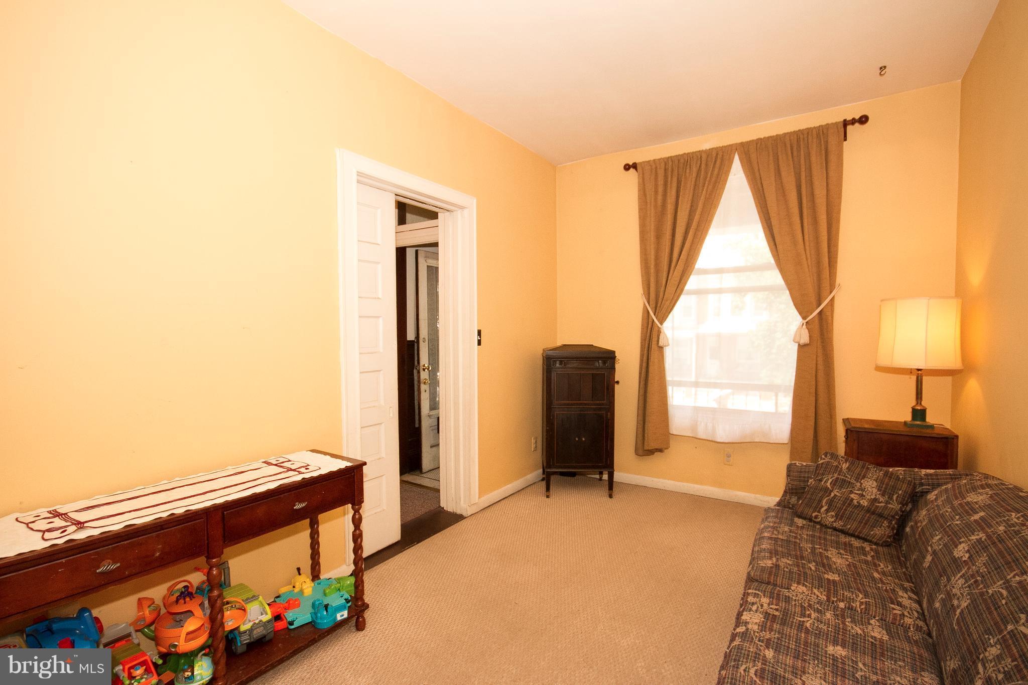 4115 Falls Road Baltimore, MD 21211 - Photo 3 of 25 Living Room